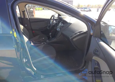 2014 Ford Focus S z USA, uszkodzony, nr VIN 1FADP3E25EL438372